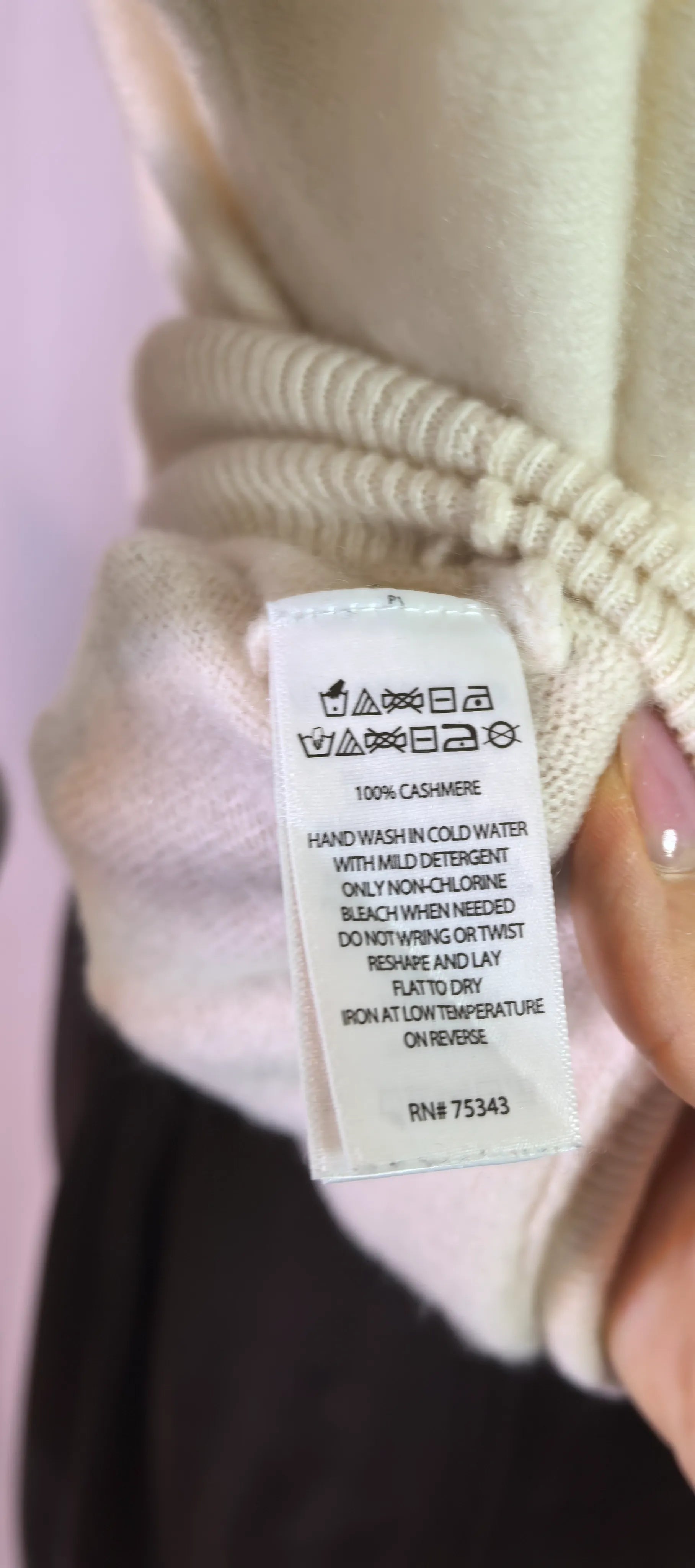 Pulover din casmir cu  maneca fluture