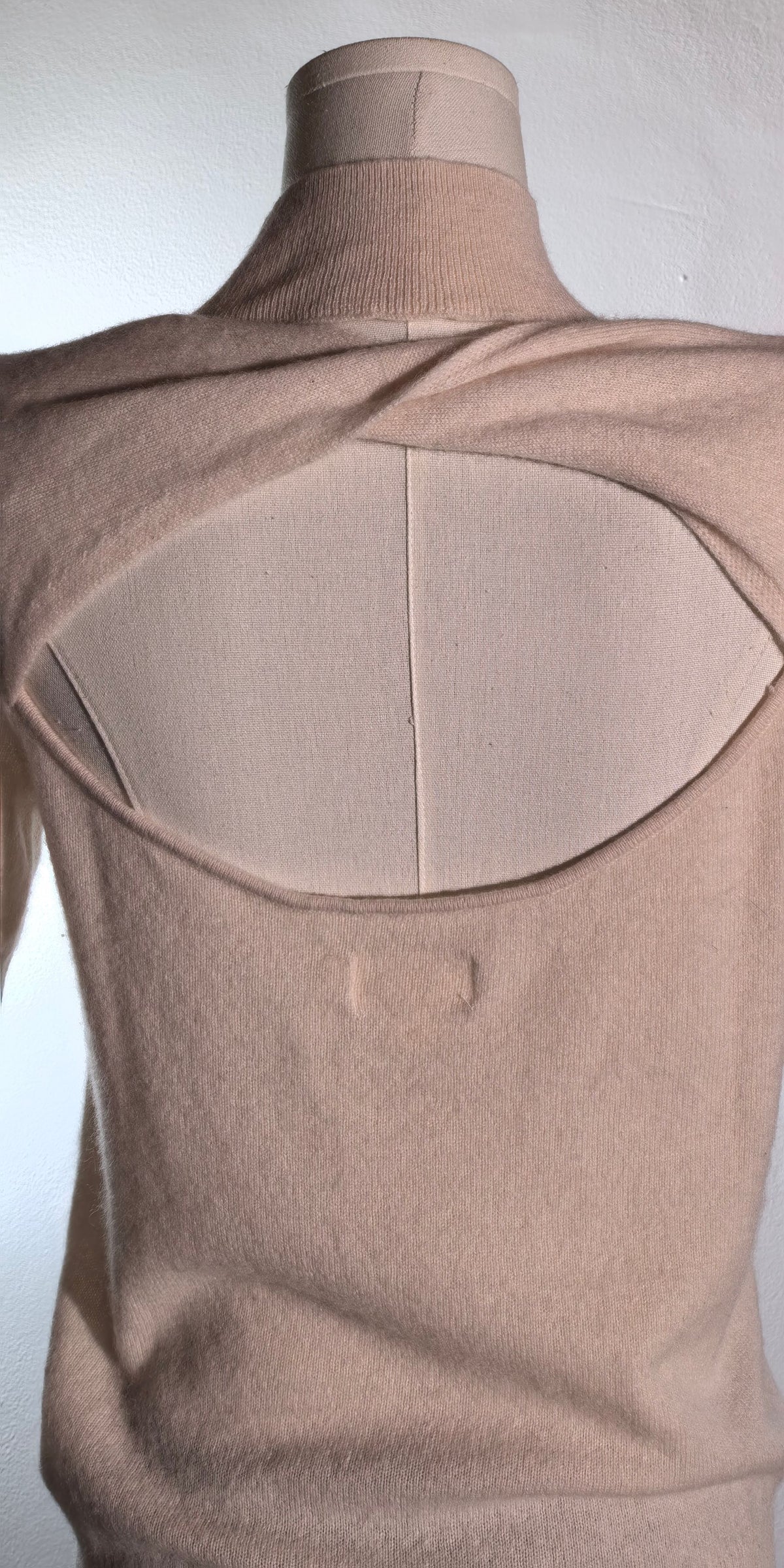 Bluza cu spatele gol din casmir - Maeve