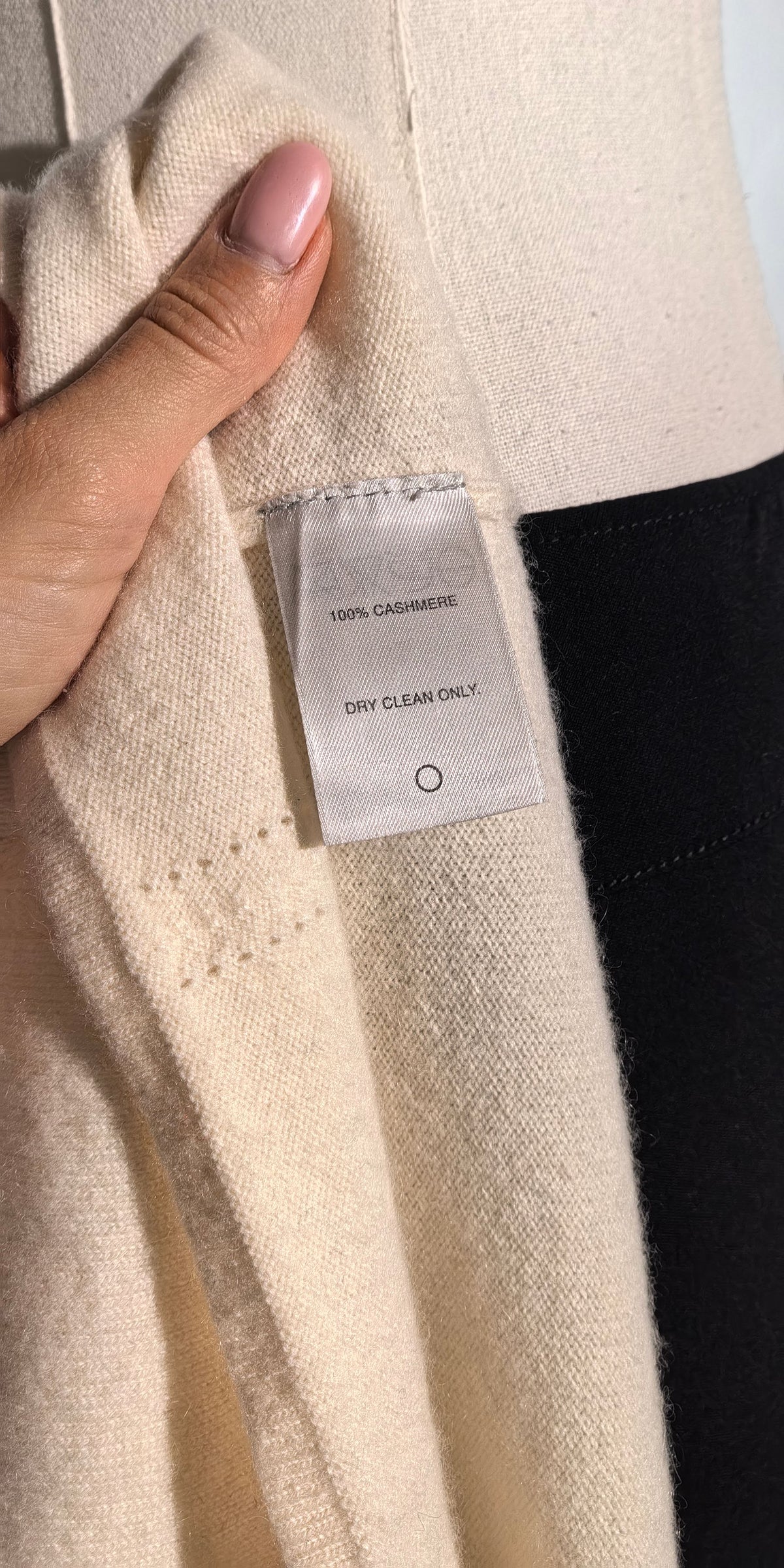 Bluza din casmir cu maneca scurta si perforatii discrete - Classiques
