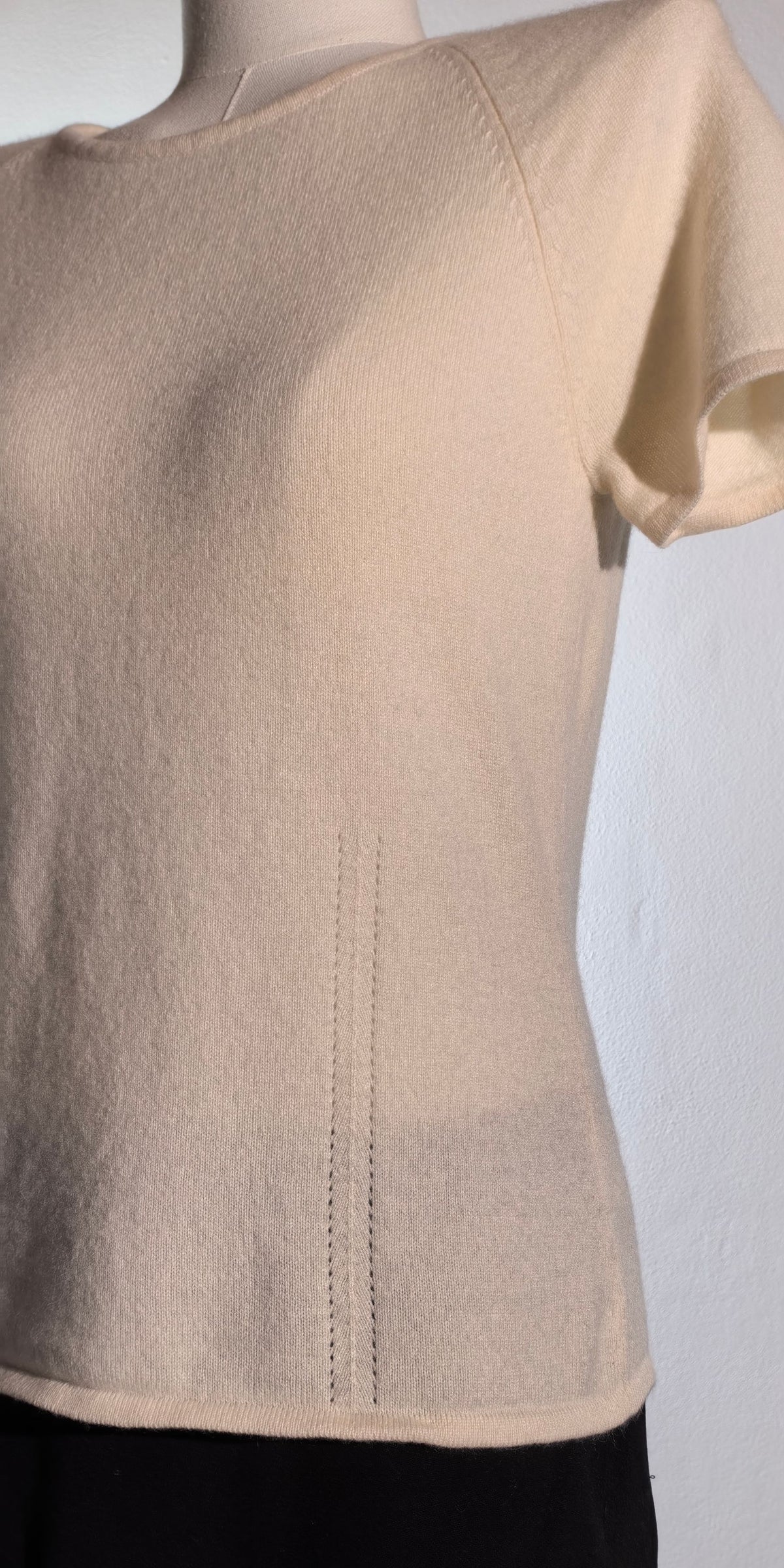 Bluza din casmir cu maneca scurta si perforatii discrete - Classiques