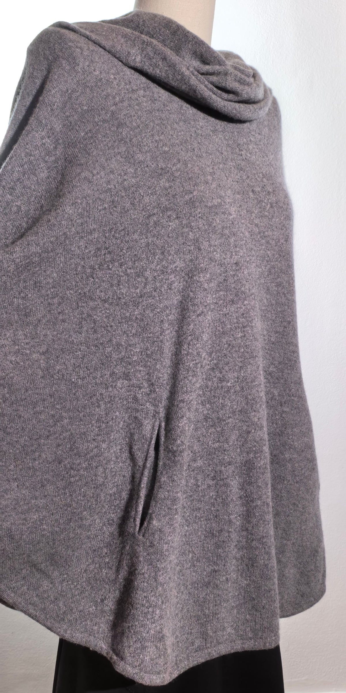 Bluza tip poncho din casmir pufos - Max Studio
