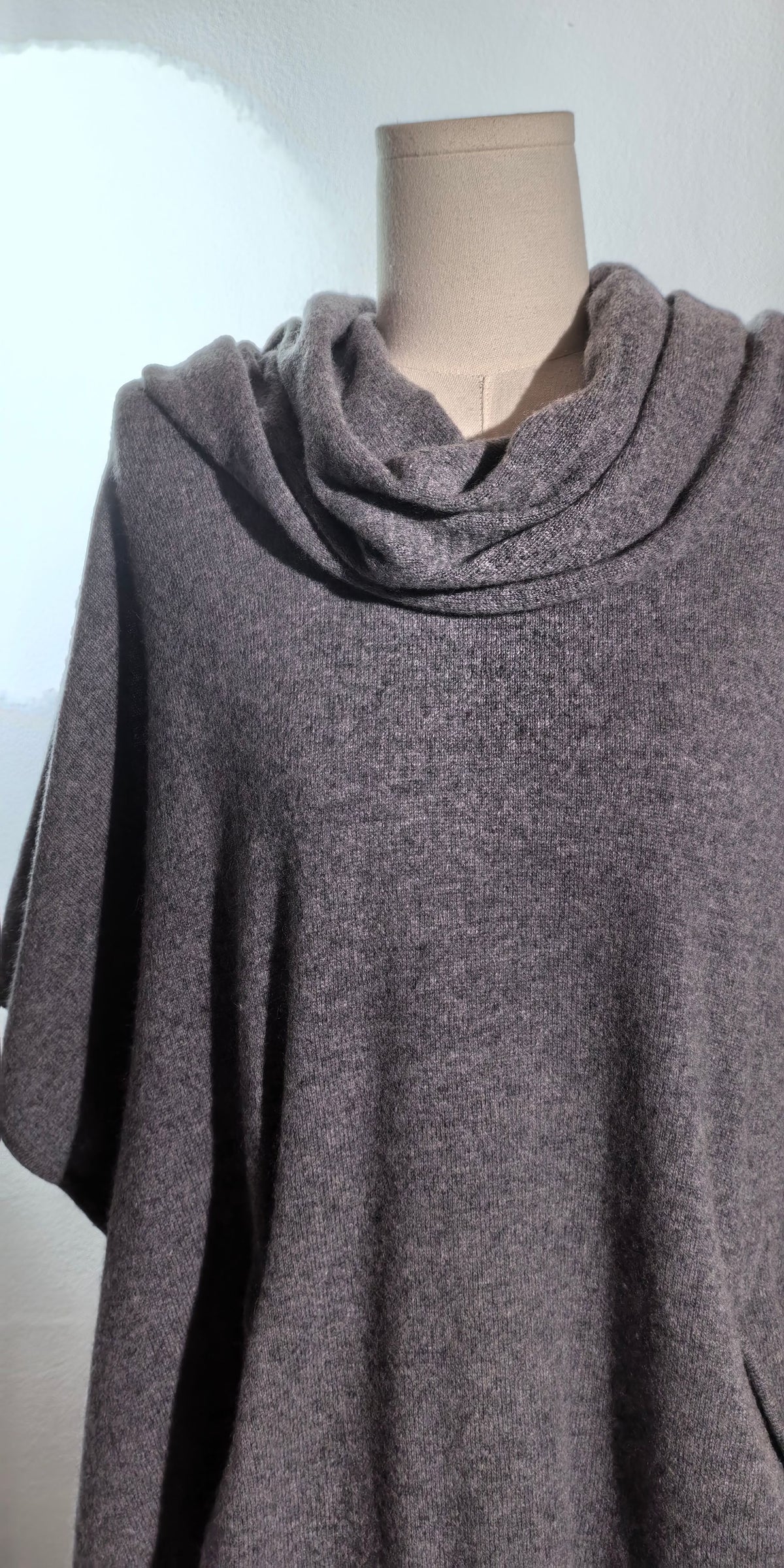 Bluza tip poncho din casmir pufos - Max Studio