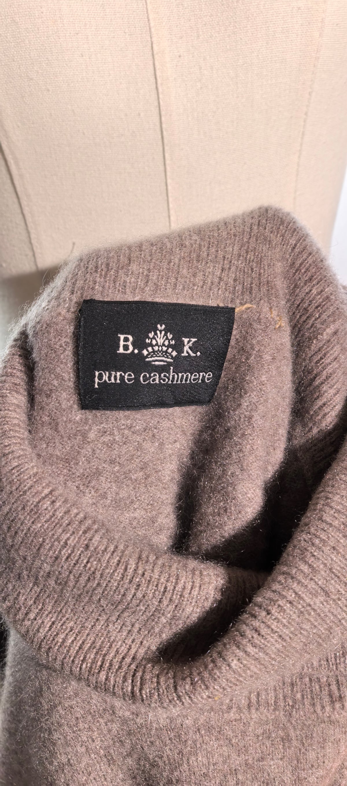 Pulover pe gat din casmir pufos - B&K