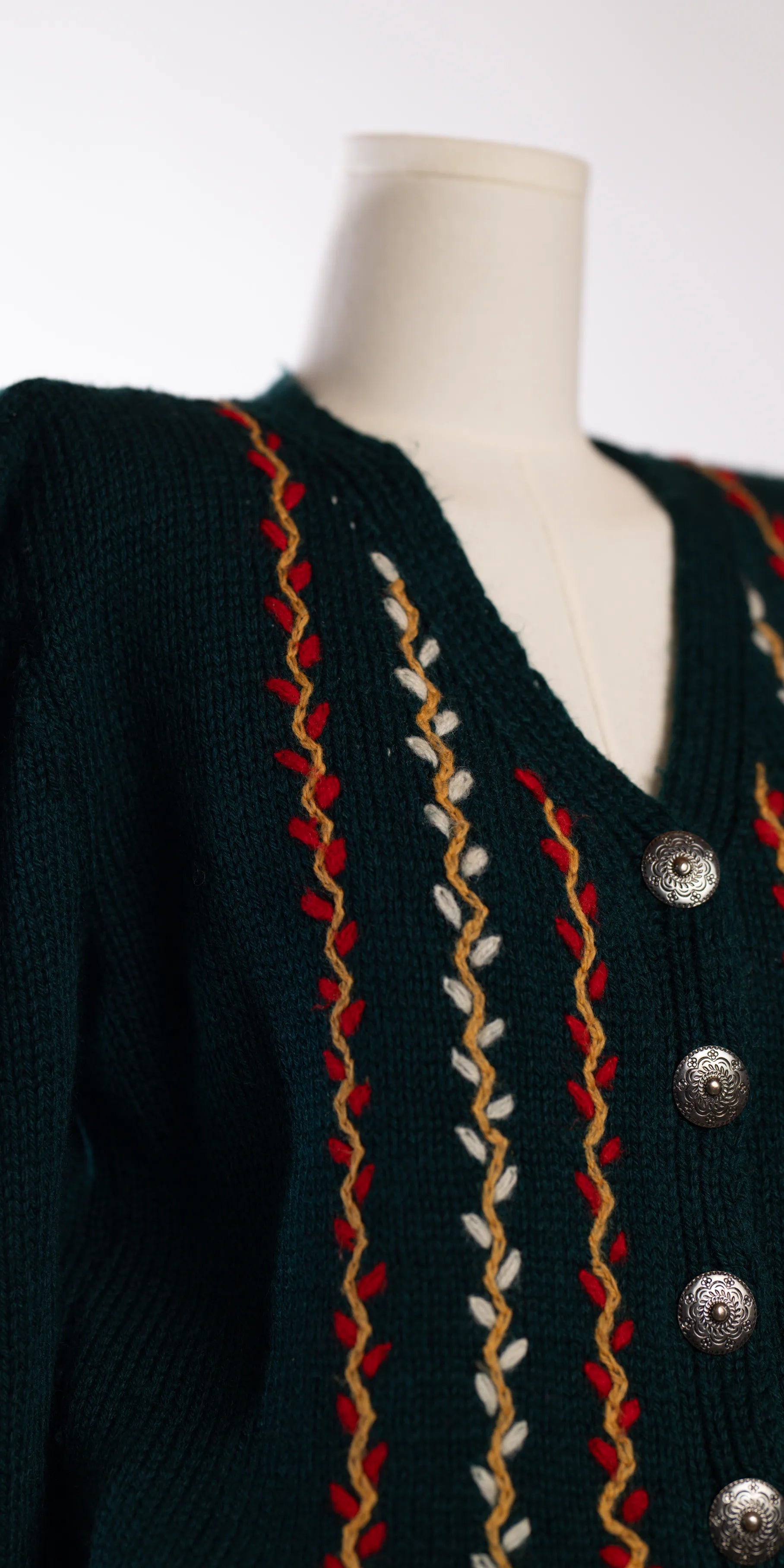 Cardigan din lana handmade