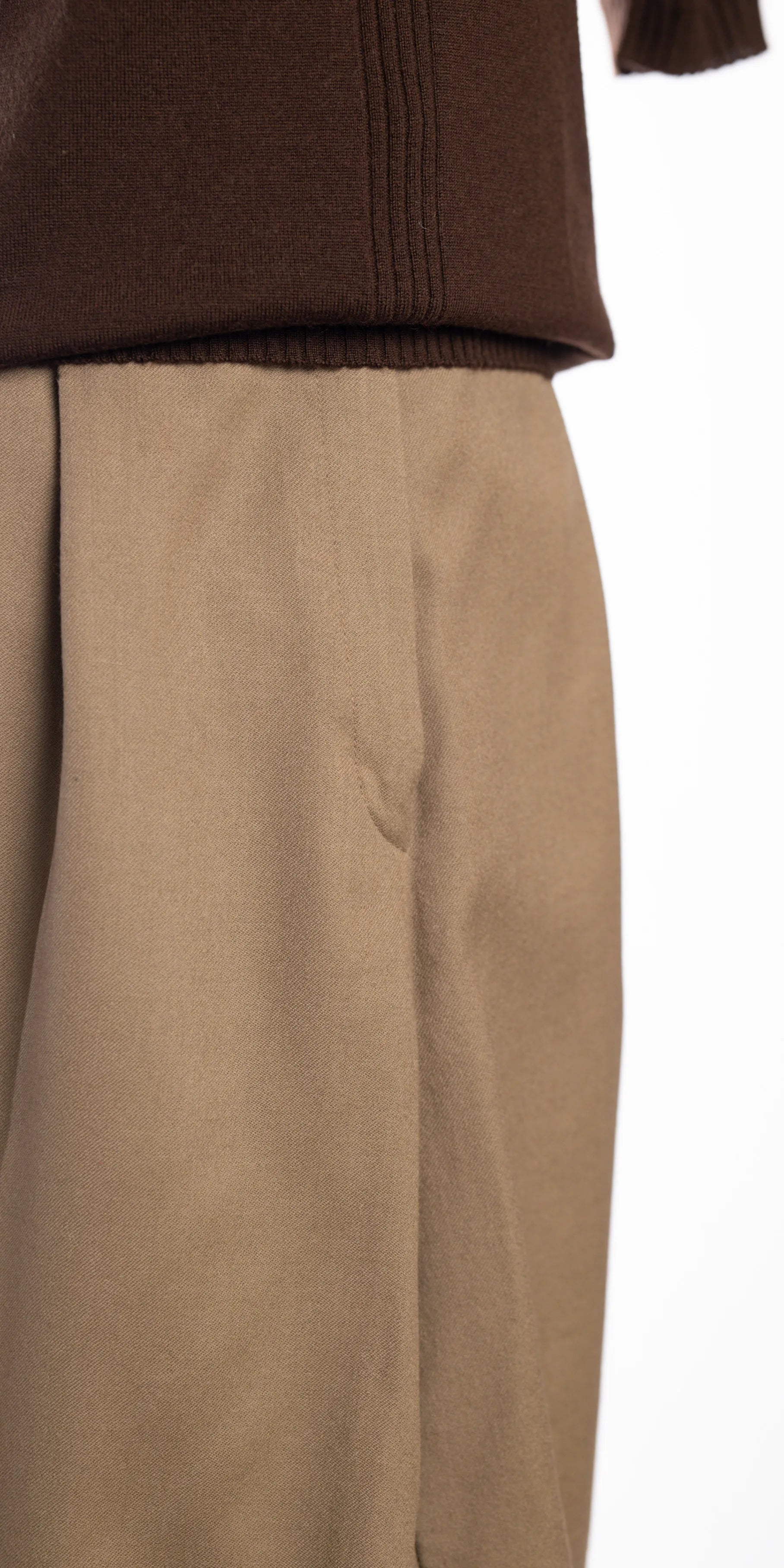 Pantaloni din lână virgină