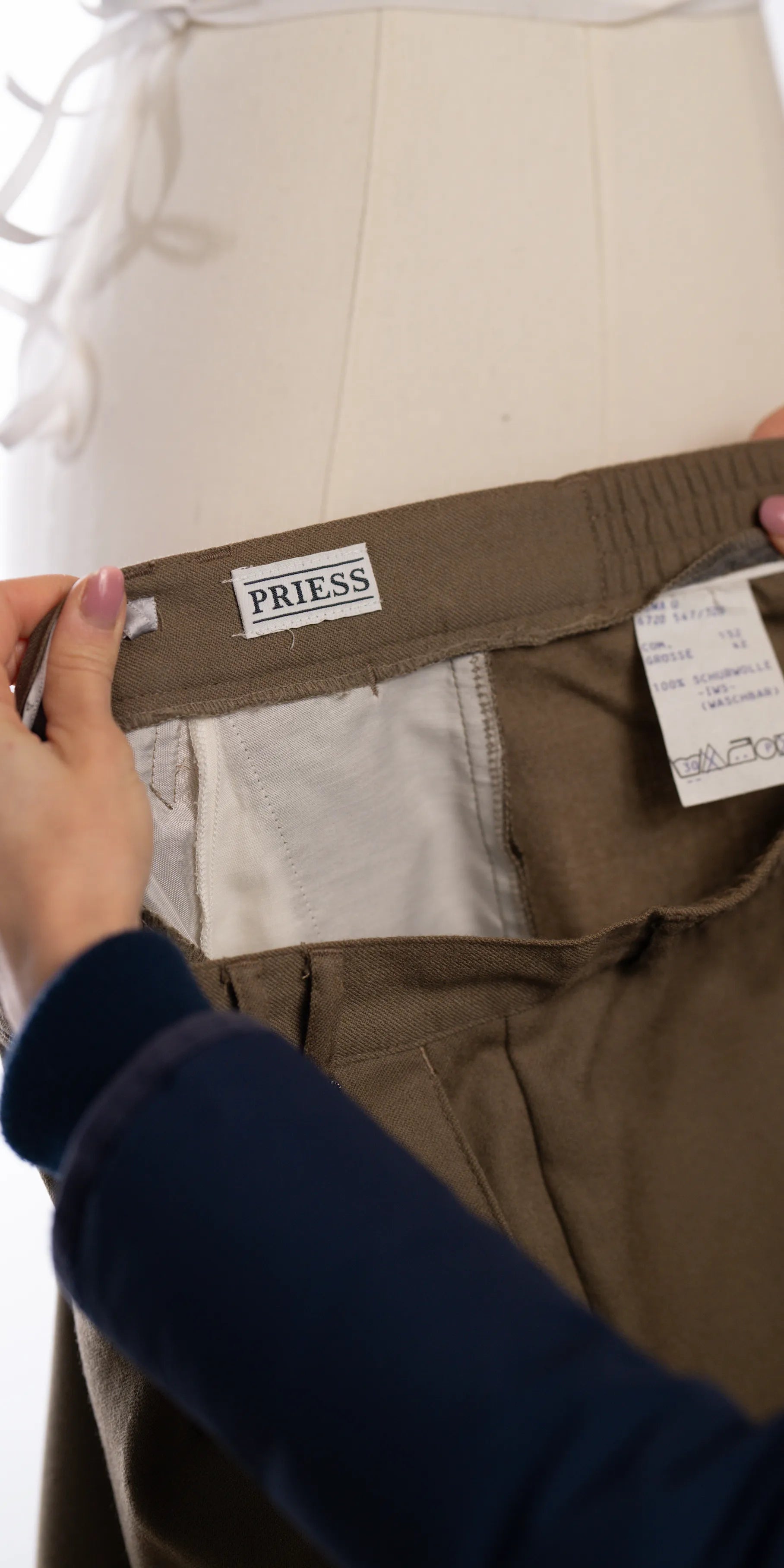 Pantaloni din lână virgină