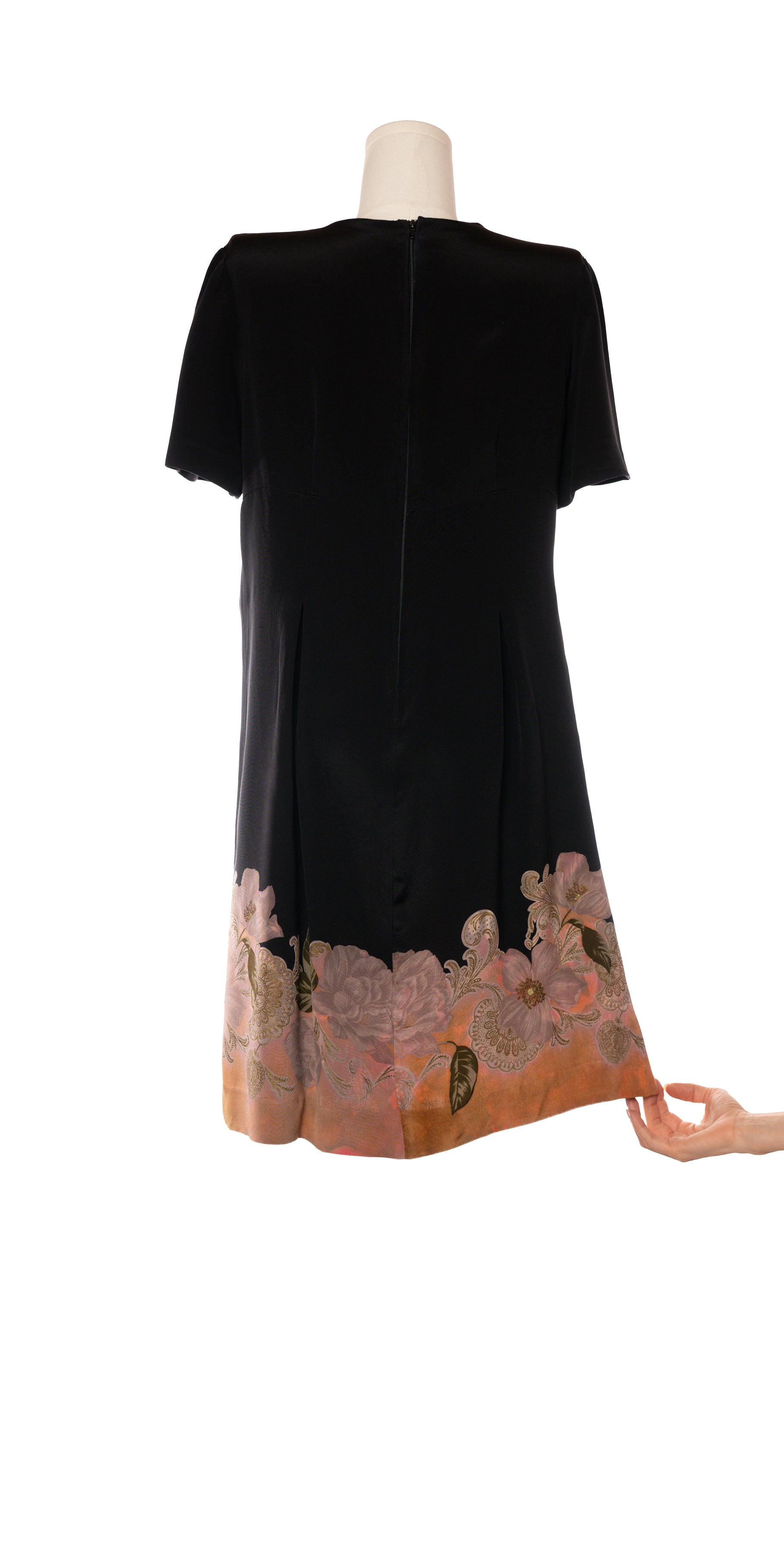 Rochie handmade fina cu detalii aurii