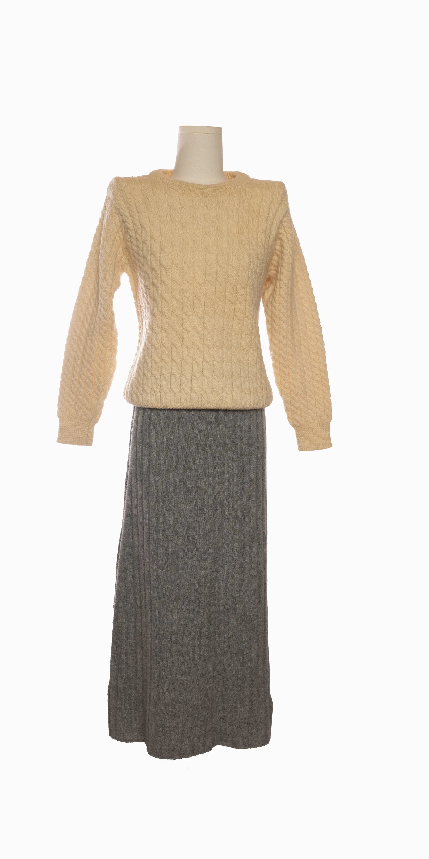 Pulover din lana cu torsade