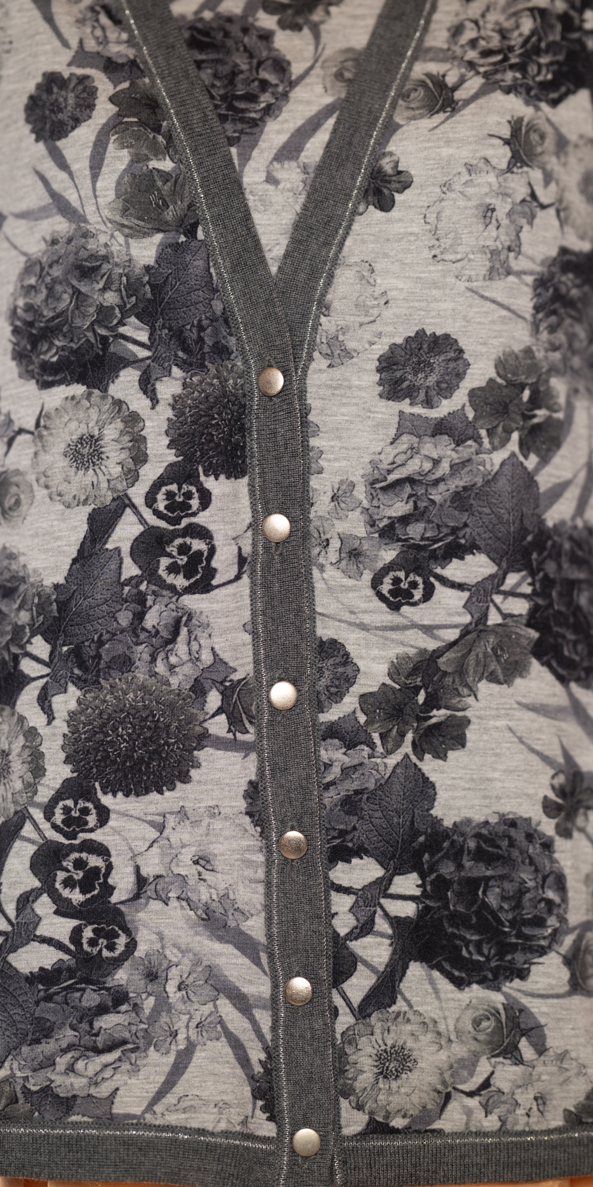 Set fin cu imprimeu floral -Tricou si cardigan - Armando Calo