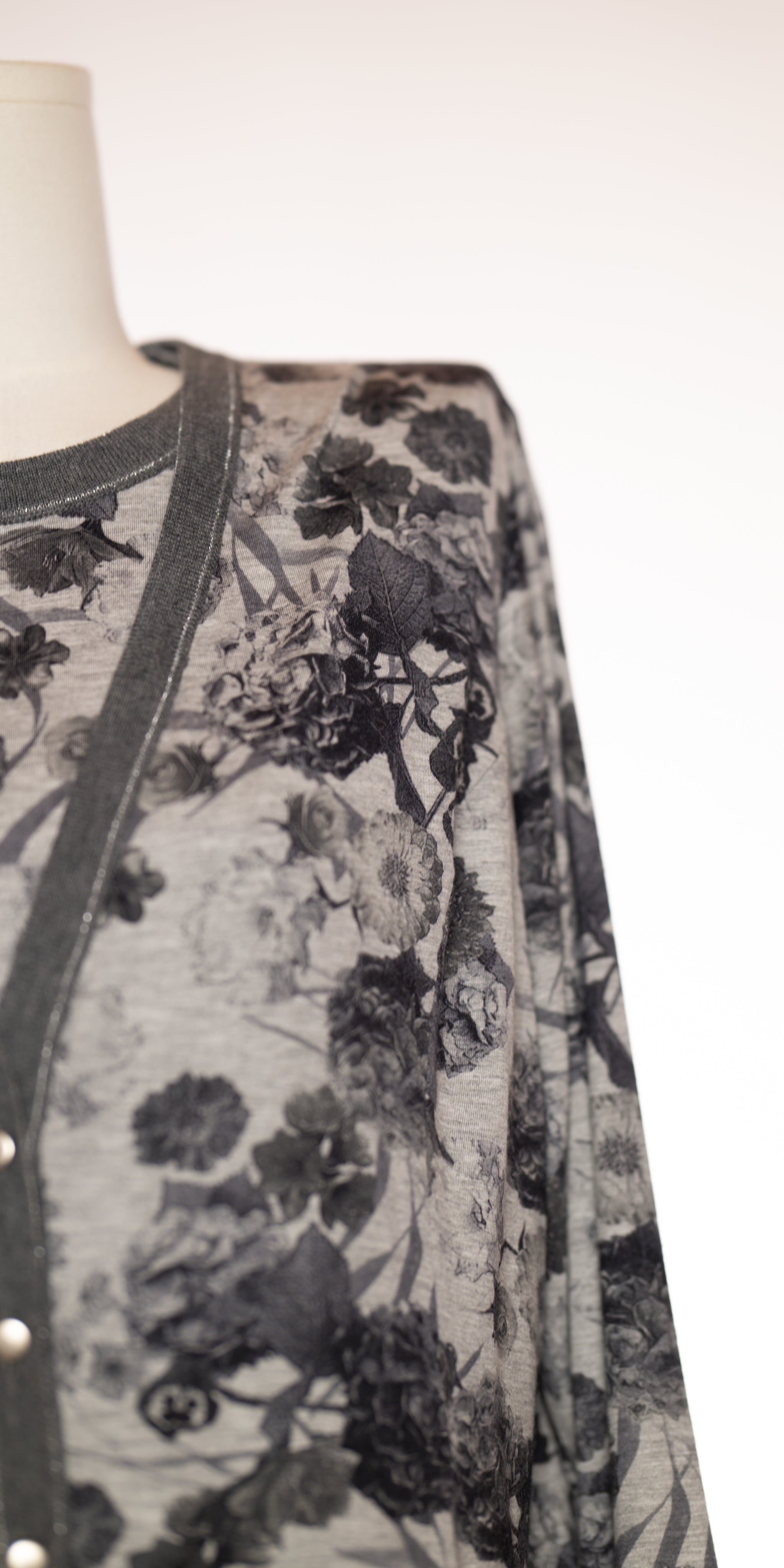 Set fin cu imprimeu floral -Tricou si cardigan - Armando Calo