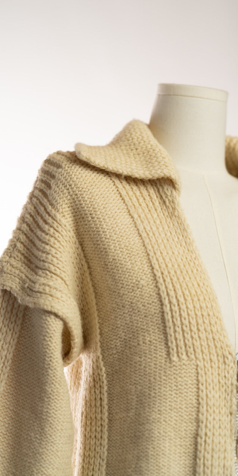 Cardigan din lână handmade