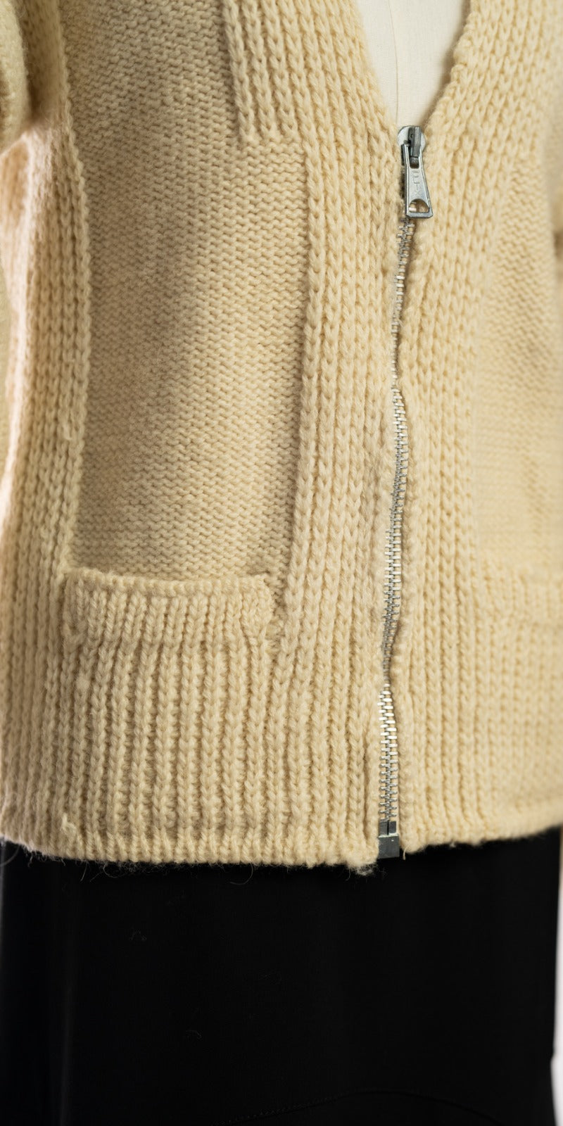 Cardigan din lână handmade