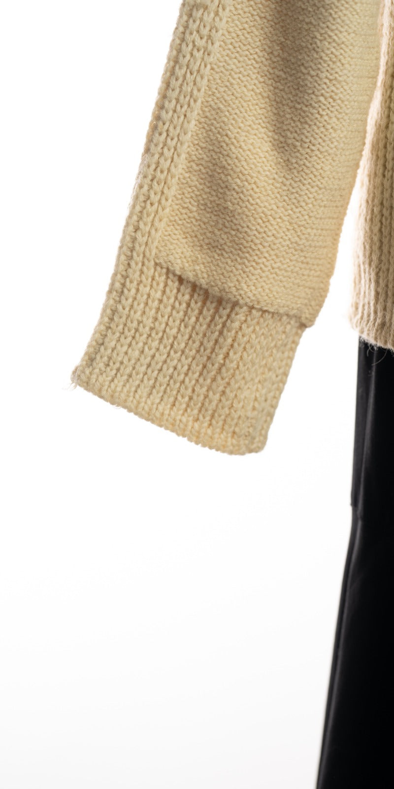 Cardigan din lână handmade