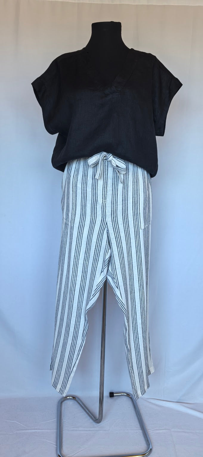 Pantaloni cu dungi verticale si cordon in talie din blend de in